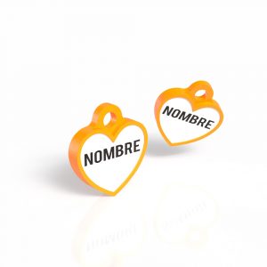 Vista principal de chapita identificativa en forma de corazón color naranja.